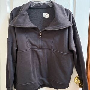 Wilo Women's Black Zip-Up Sweater